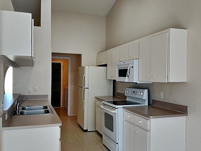 Building Photo - 523 Terranova Cir