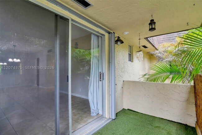 Building Photo - 13730 SW 90th Ave