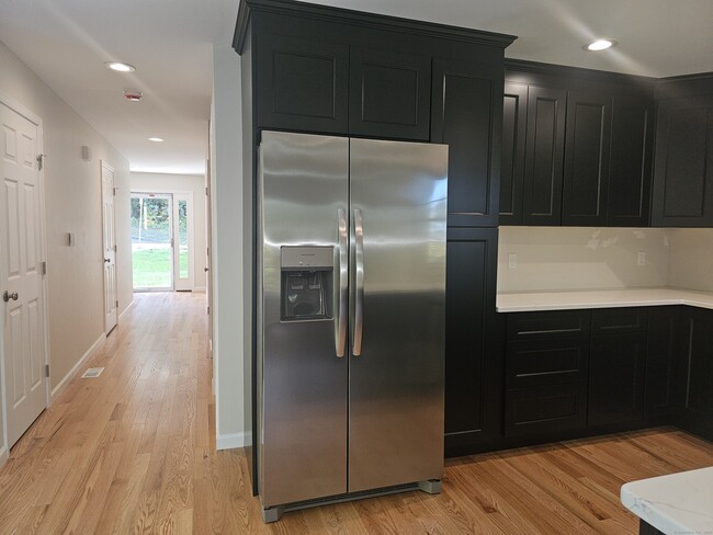 Building Photo - 141 Country Squire Dr