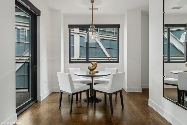 Building Photo - 668 N Kingsbury St