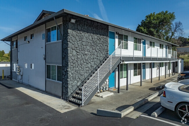 Building Photo - Pointe 38