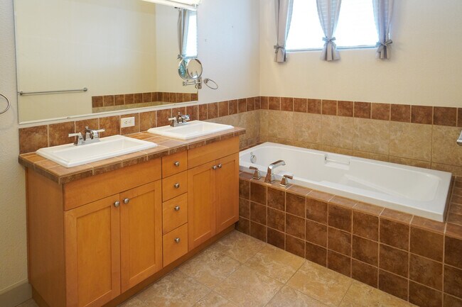 Building Photo - 1254 E Winding Creek Dr