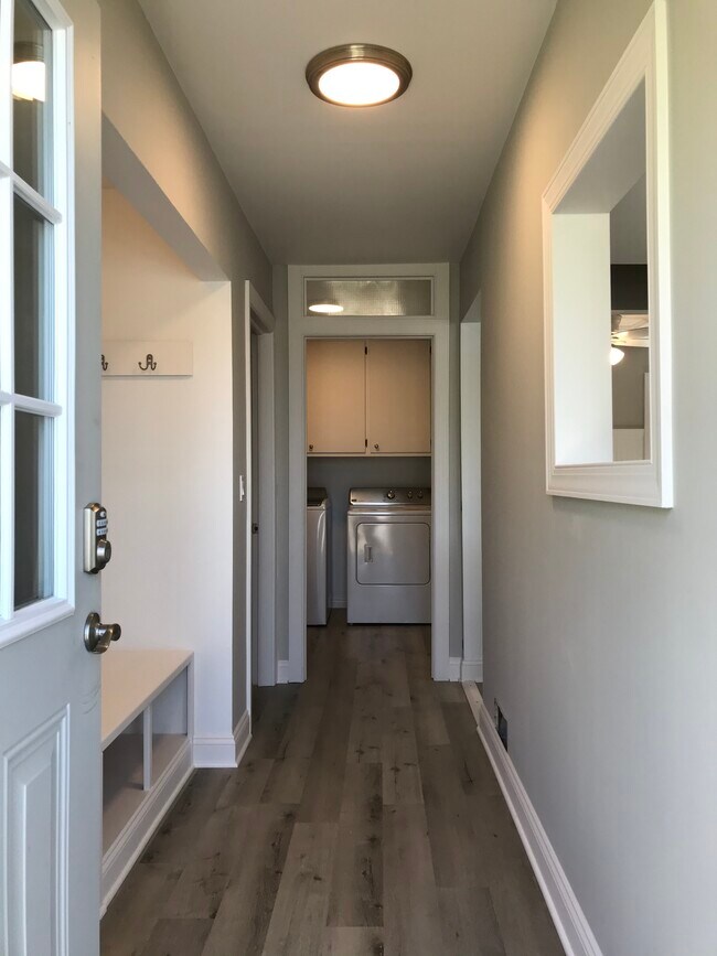 Building Photo - 87 Erie Beach Rd