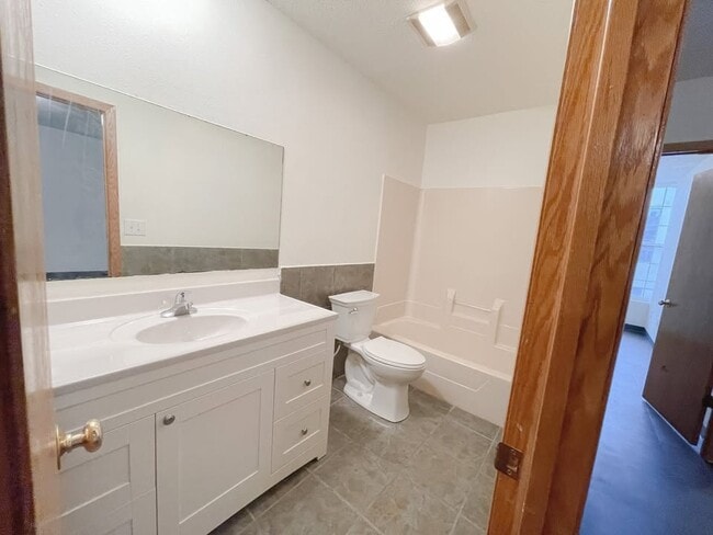 Building Photo - 110 2nd St SE