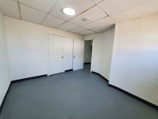 Building Photo - FOR RENT- Large UNIQUE open layout single ...