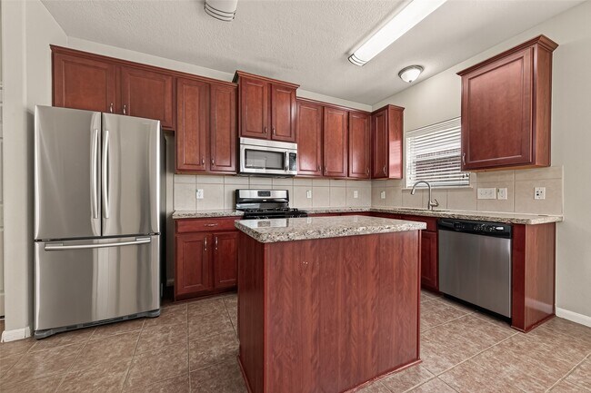 Building Photo - 26339 Richwood Oaks Dr