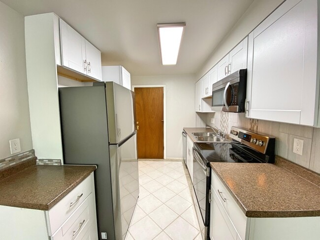 Building Photo - 4830 Field Ct