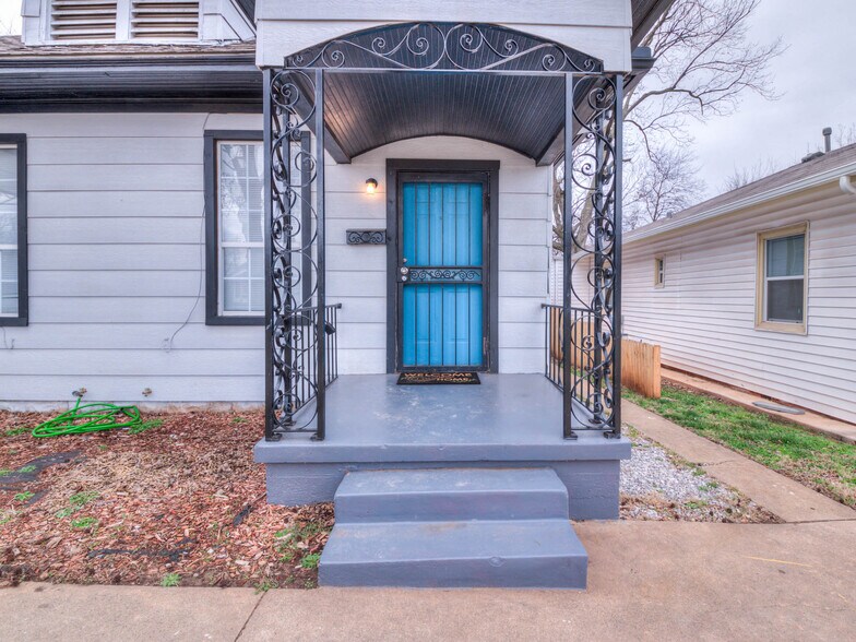 Building Photo - 1720 NW 30th St