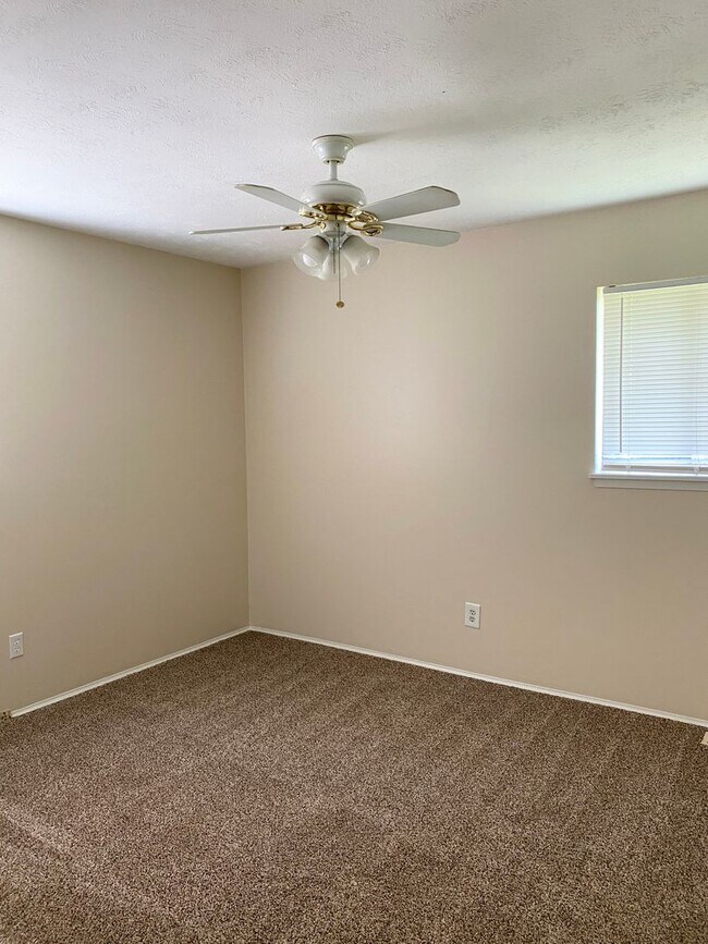 Building Photo - SCH1116