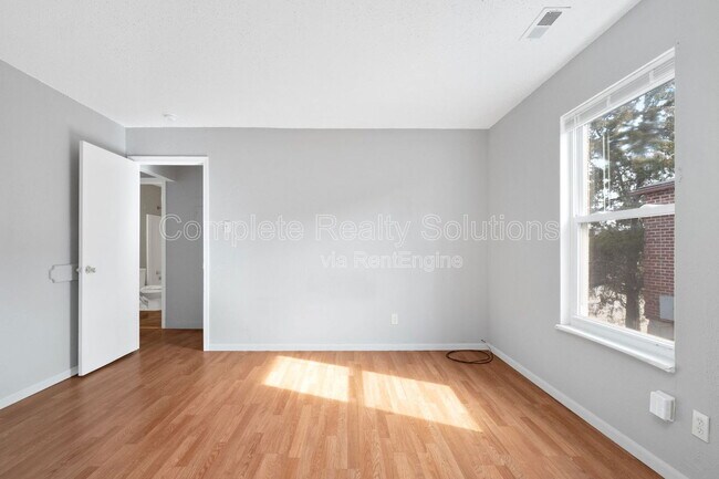 Building Photo - 334 Mt Everest Dr