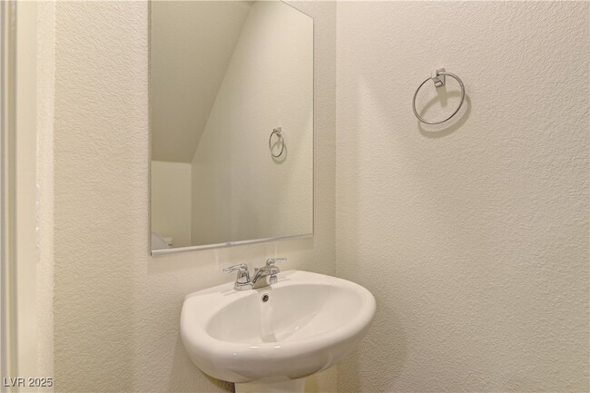 Building Photo - 6960 Stafford Hl St