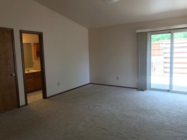 Building Photo - 5292 Cracker Barrel Cir