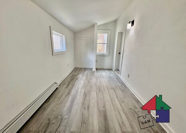 Building Photo - 94 Malletts Bay Ave