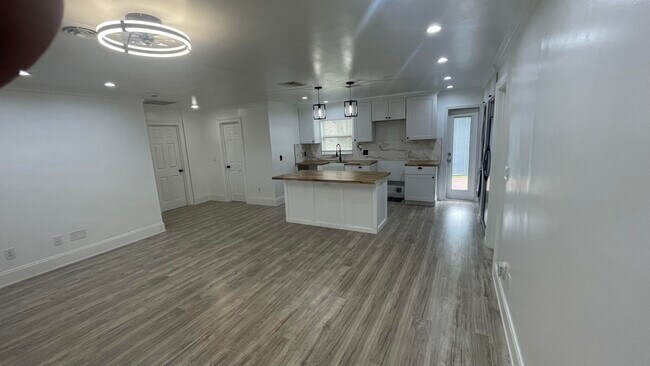 Building Photo - 4779 Bonanza Rd