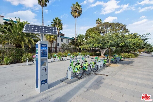 Building Photo - 1705-1725 Ocean Ave