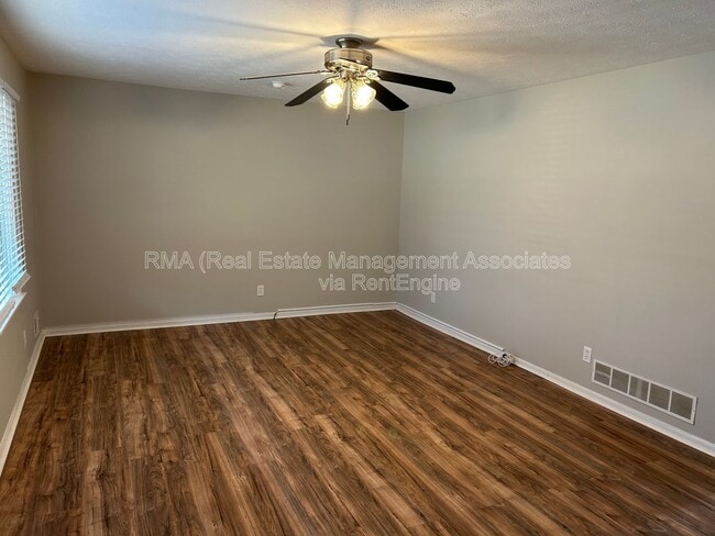 Building Photo - 310 Gail Dr