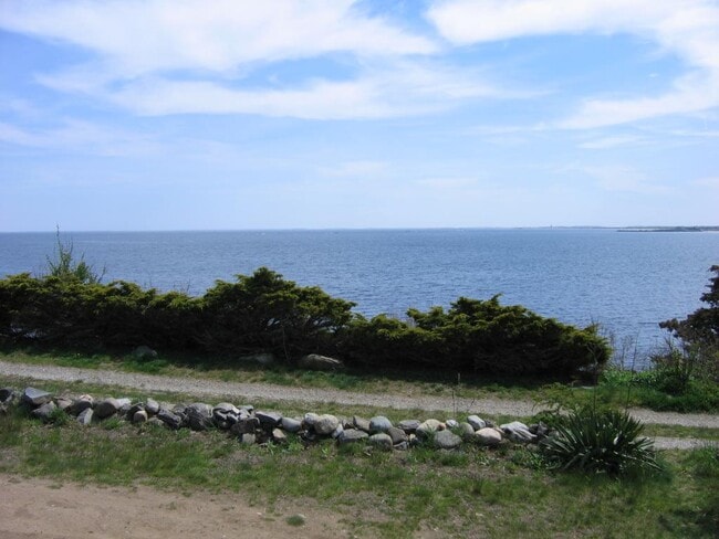 Building Photo - 11 Great Boars Head Ave