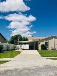 Building Photo - Beautiful Riverdale twin home available for rent