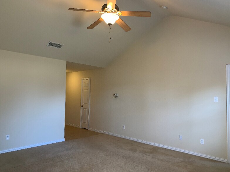 Building Photo - 100 Camden Ct