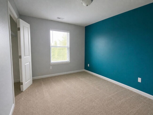 Building Photo - Spacious 3BD/2BR +Den Ranch in Lindberg Village