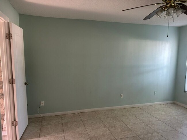 Building Photo - 3/2 available now! Welcome home!