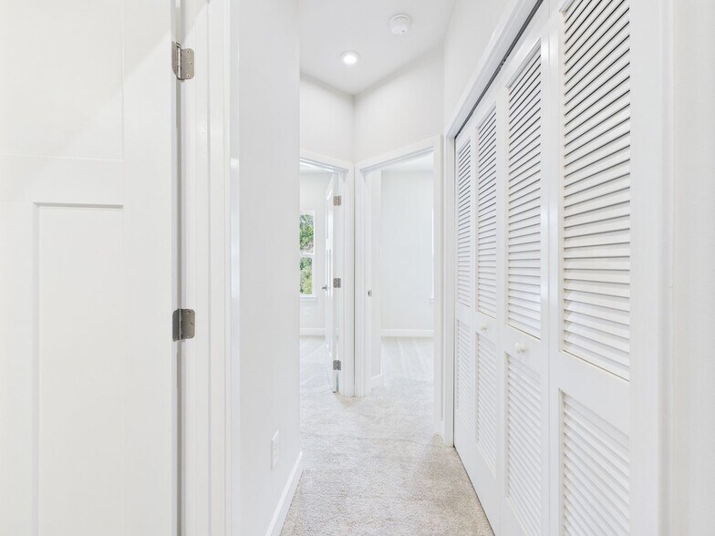 Building Photo - 9600 Laurel Ridge Ct