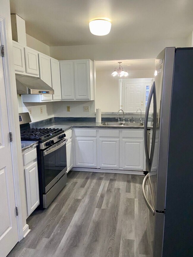 Building Photo - 6437 Terrace Ct