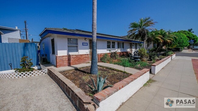 Building Photo - Beachside Living – Stylish 1BR with Washer...