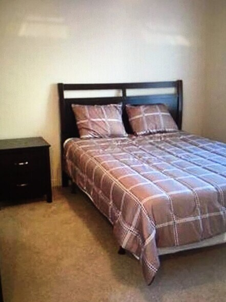Older picture of master bedroom with carpet - 6184 Michelle Way
