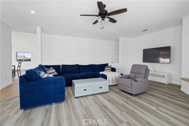 Building Photo - 18075 Lakeview Dr