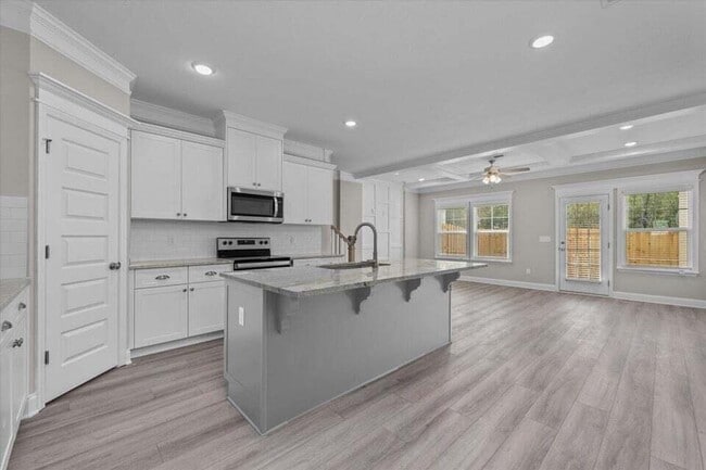 Building Photo - 208 Linsmore Ave