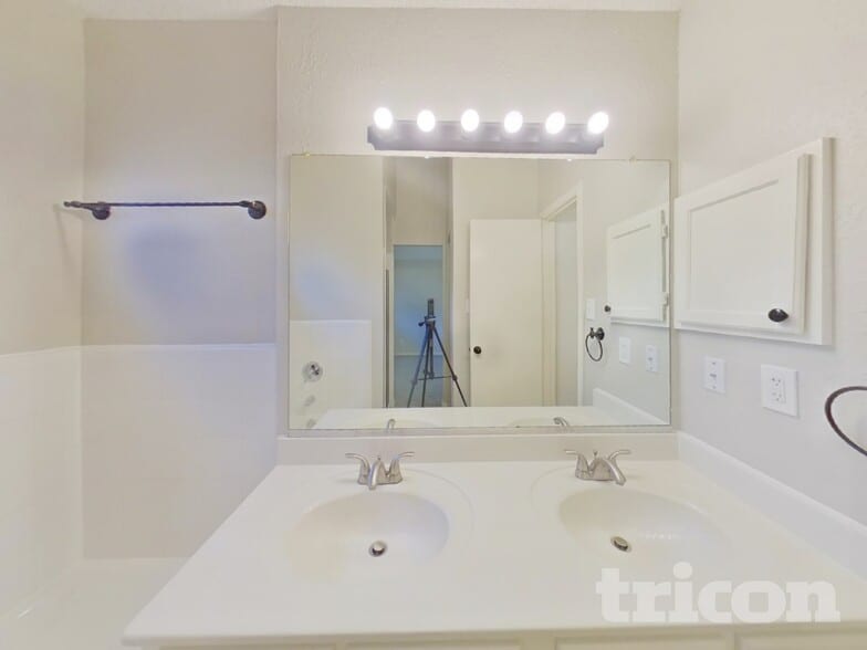 Building Photo - 6621 Brookhaven Trail