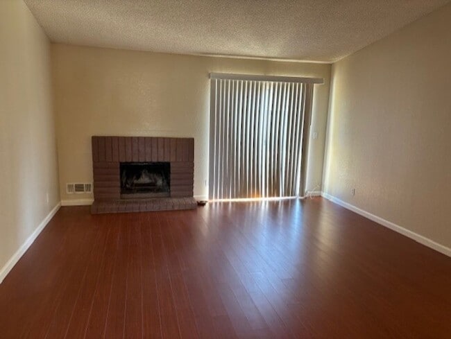 Building Photo - REDUCED!!!!