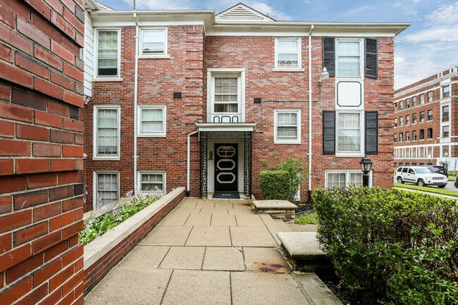 Building Photo - 255 Merton Rd