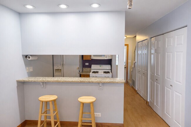 Building Photo - 2624 Prairieview Ln S