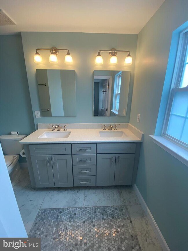 Building Photo - 12502 Royal Crown Dr