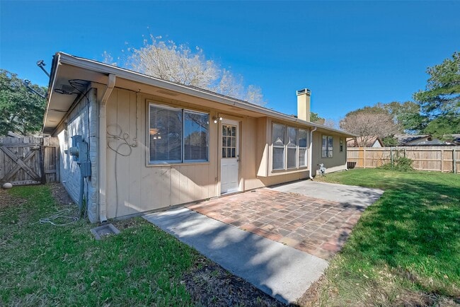 Building Photo - 1003 Shadow Mountain Dr