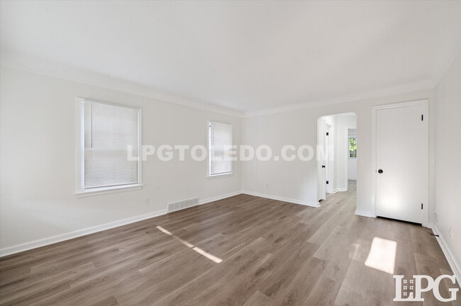 Building Photo - 3714 Wallwerth Dr