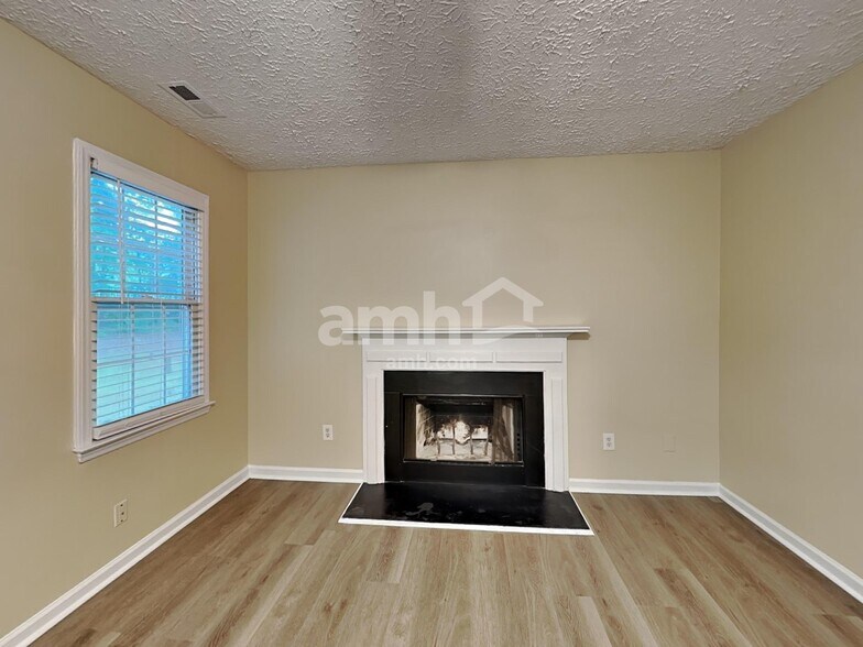 Building Photo - 108 Summershade Ct