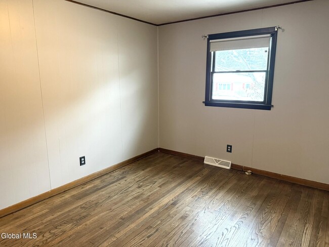 Building Photo - 10 Willey St