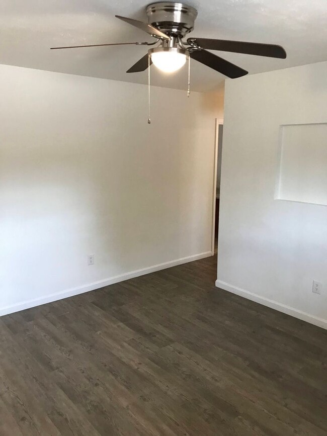 Building Photo - 19th St