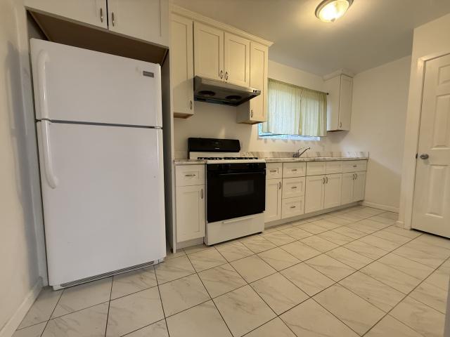 Building Photo - 2 bedroom in Oakland CA 94605