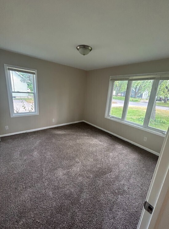 Building Photo - 2245 Pinewood Dr