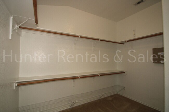 Building Photo - New in Management ! Spacious & Stylish Liv...