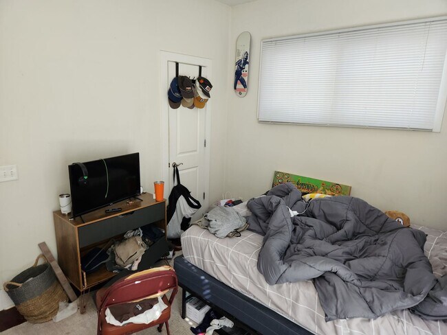 Building Photo - Downtown Rental