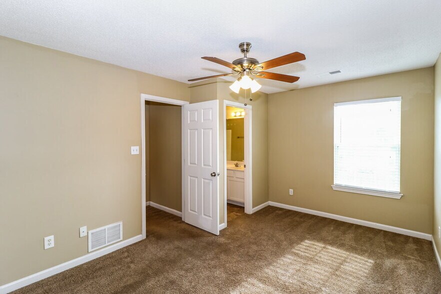 Building Photo - 4551 Blue River Dr