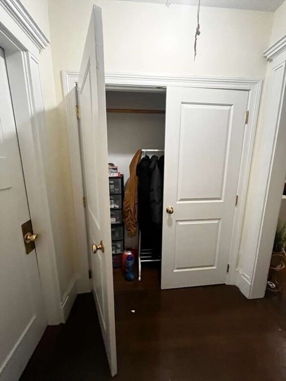 Building Photo - 452 Park Dr