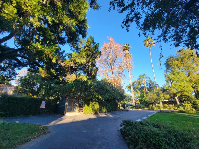 Building Photo - 13531 Wyandotte St