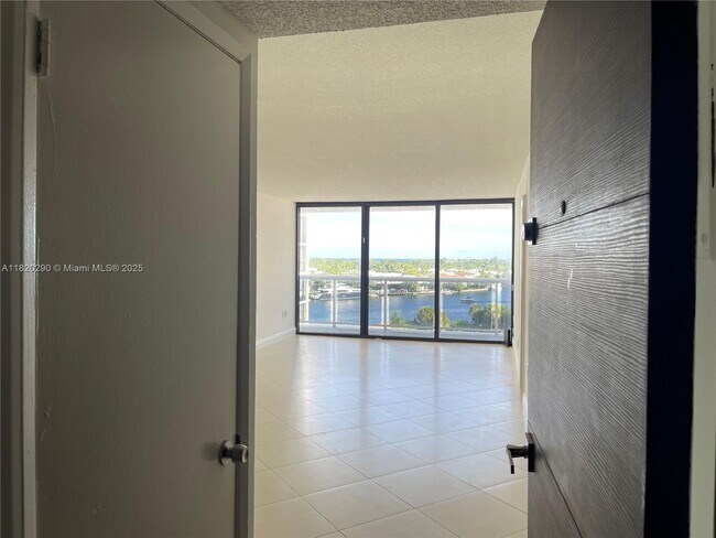 Building Photo - 20505 E Country Club Dr