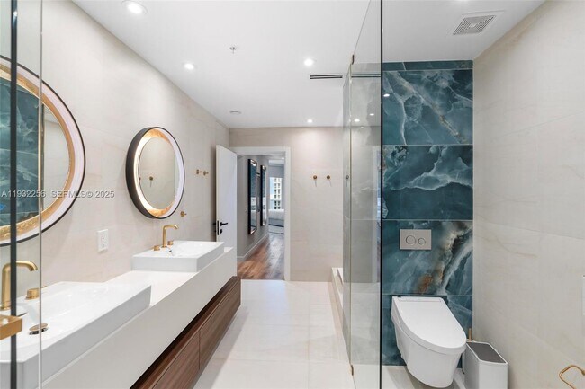 Building Photo - 16711 Collins Ave